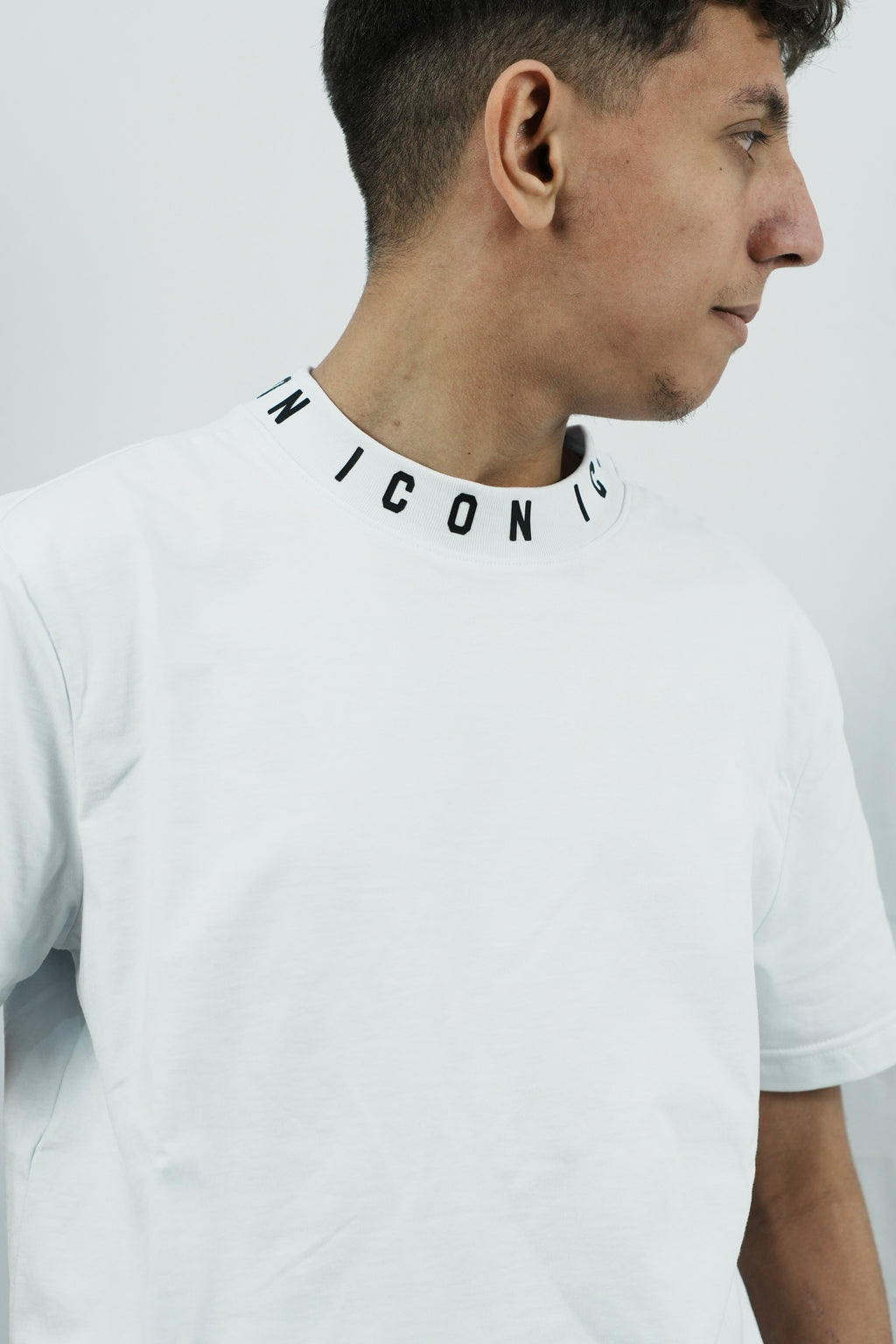 ICON T-Shirt Neck Logo